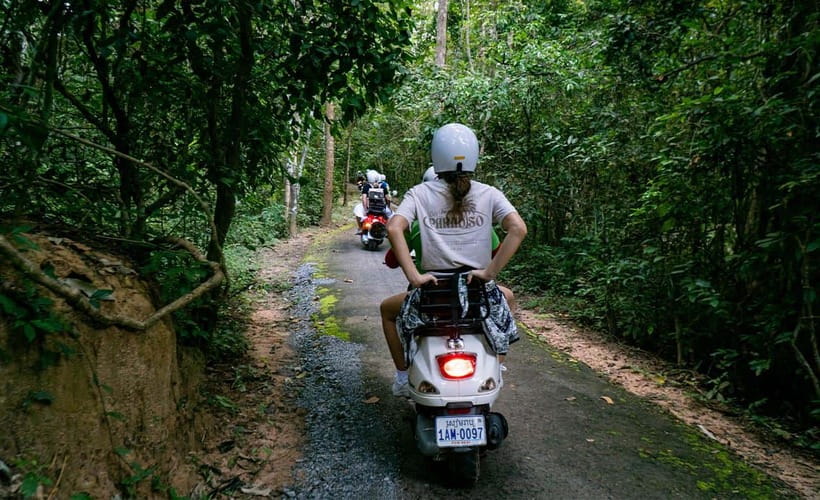 Angkor Wat: Guided Vespa Tour / Tuk Tuk or Car - Angkor Wat with time to understand it