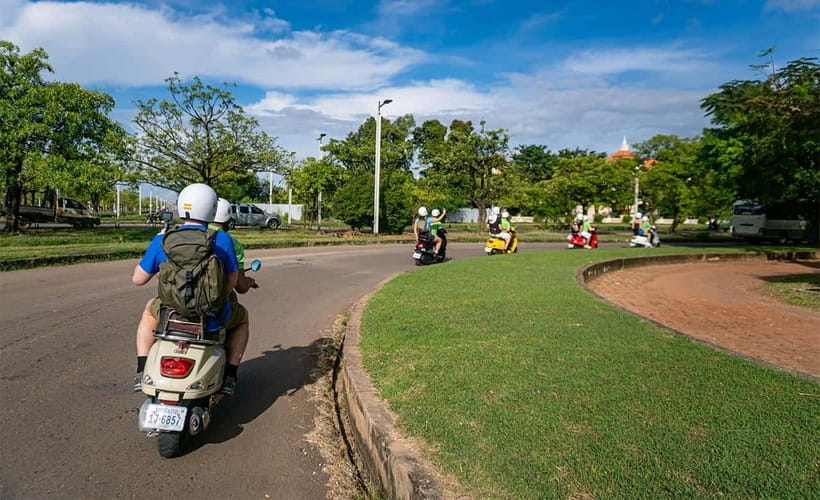 Angkor Wat: Guided Vespa Tour / Tuk Tuk or Car - What the guide adds to the day