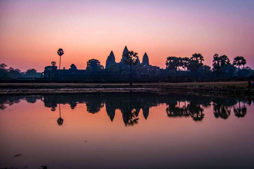 Angkor Wat: Highlights and Sunrise Guided Tour - Watching Angkor Wat wake up