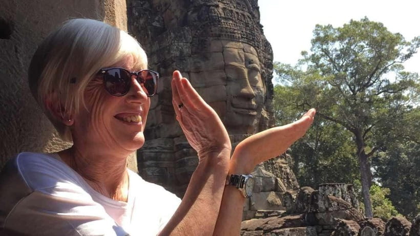 Angkor Wat: Highlights and Sunrise Guided Tour - Meeting the faces of Bayon