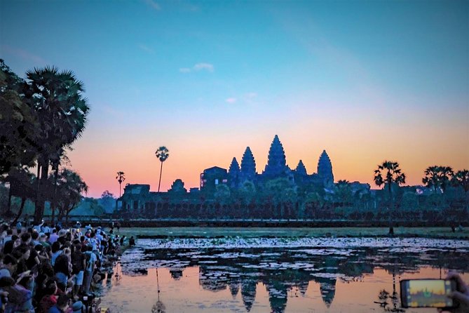 Angkor Wat Highlights and Sunrise Guided Tour from Siem Reap - Angkor Wat: three hours inside Cambodia’s great temple