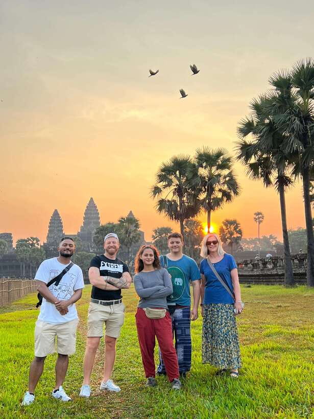 Angkor Wat: Highlights and Sunrise with Spanish Guide - The early schedule and physical effort