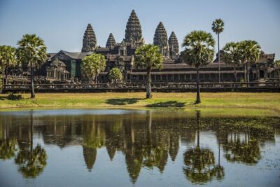 Angkor Wat in a vintage Jeep with driver – jeep rental