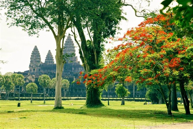 Angkor Wat one Day Private Tour for All Highlight Angkor Temples - Phnom Bakheng and the sunset finish