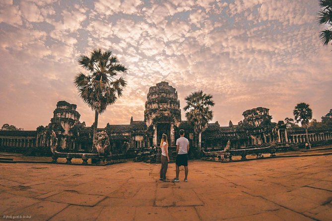 Angkor Wat Private Day Tour from Siem Reap - Tuk tuk or minivan, and what the ride means