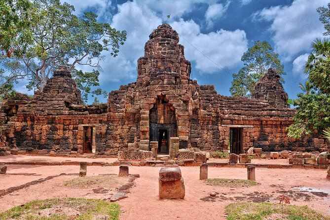 Angkor Wat Private Tuk-Tuk Tour (sunrise Option) & more - Water, towels, and the practical side of the ride