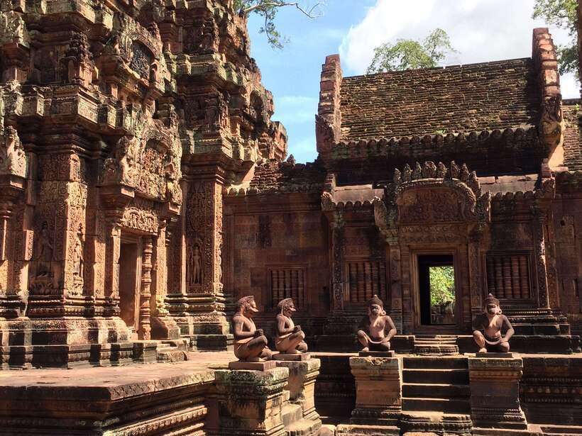 Angkor Wat, Small Circuit Private Tour with Banteay Srei - Angkor Wat sets the scale at the start