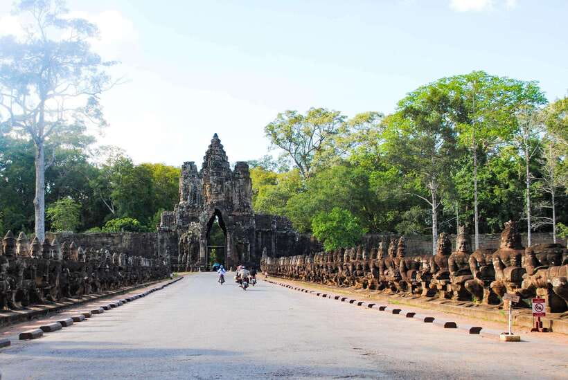 Angkor Wat Small Tour Sunrise With Private Tuk Tuk - Who should choose this tour?
