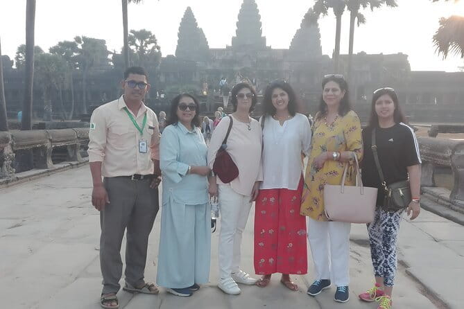 Angkor Wat & Small Tour with Bonteay Srei Temples - Starting before sunrise at Angkor Wat