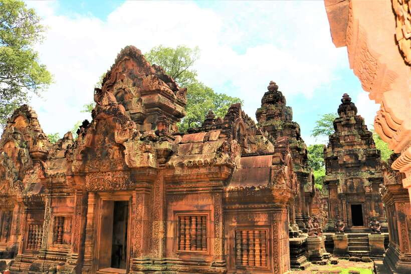 Angkor Wat: Sunrise 2.5 Days Temples & Tonle Sap-Small Group - Day one: Pre Rup, Banteay Srei, Neak Pean, and Preah Khan