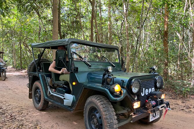 Angkor Wat Sunrise and Market Tour by Jeep - Cambodian breakfast near Srah Srang