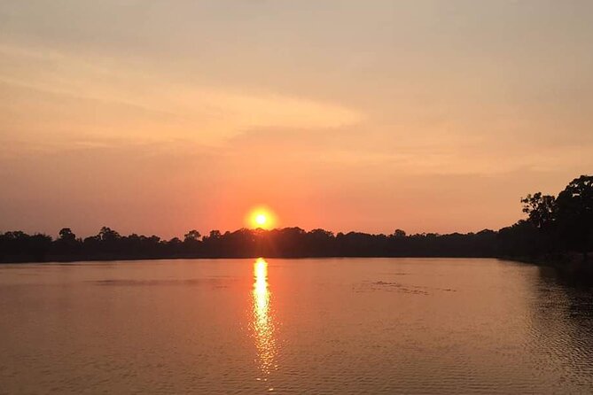 Angkor Wat Sunrise and Tonle Sap Cruise Sunset Tour - The road to Tonle Sap and Kampong Phluk