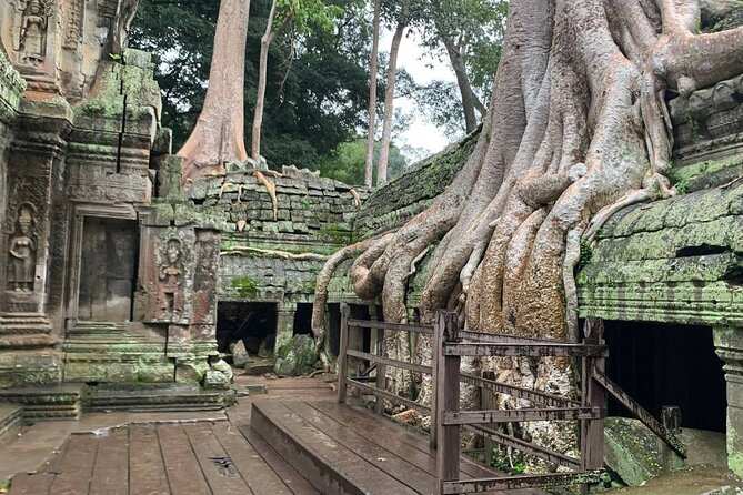 Angkor Wat Sunrise and Tonle Sap Cruise Sunset Tour - Bayon’s stone faces and the royal terraces