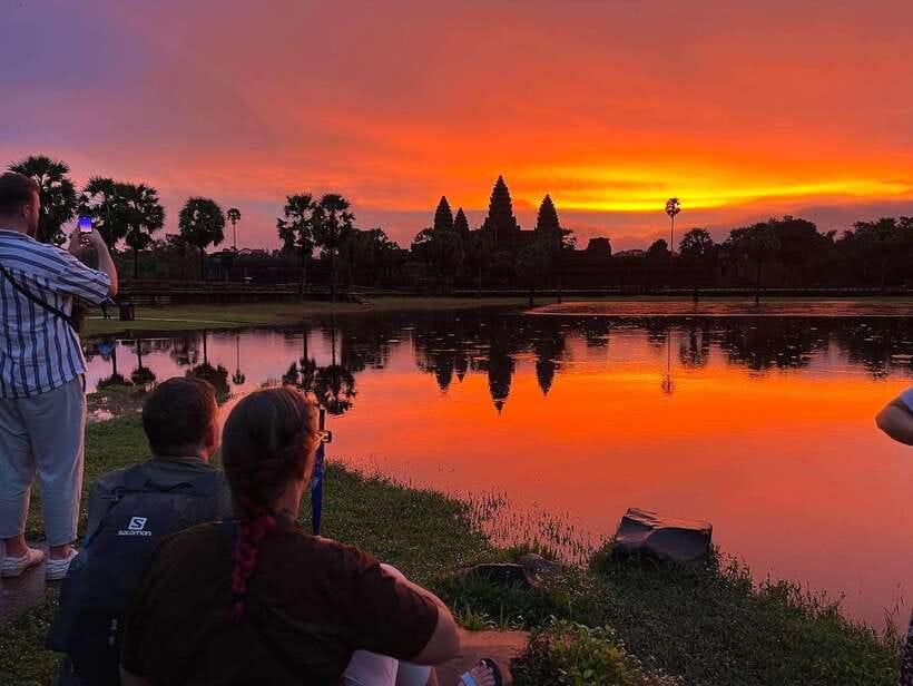 Angkor Wat Sunrise Bike Tour With Lunch Included - Why the bicycle makes this Angkor day different