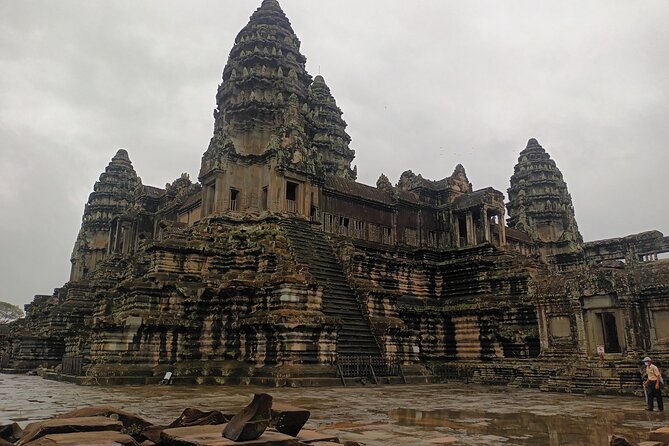 Angkor Wat Sunrise Experience – Ultimate 1-Day Guided Temple Tour - Bayon Temple: the faces that close the tour