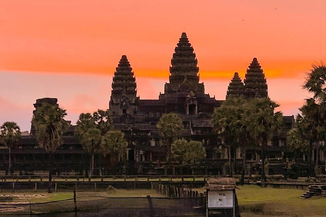 Angkor Wat Sunrise Experience – Ultimate 1-Day Guided Temple Tour - What the guide adds to the stone