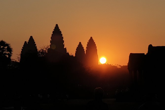 Angkor Wat Sunrise Private Full Day Tour - Angkor Wat: three hours with Cambodia’s great symbol