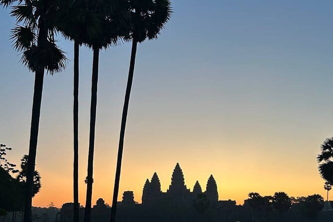 Angkor Wat Sunrise Small-Group 1-Day Tour from Siem Reap - Choosing between six people and a private group