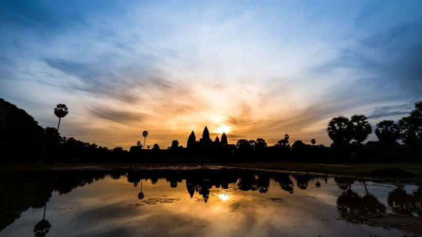 Angkor Wat: Sunrise: Ta Prohm and Bayon Temple Tour - Breakfast at Srah Srang, with one important extra cost