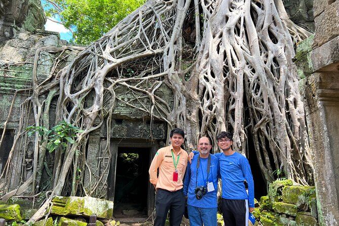 Angkor Wat Sunrise Tour By E-Bike Experience With Breakfast Included - What the guide and support team add