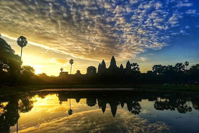 Angkor Wat Sunrise tour with Small - Group and Guide tours - Ta Keo and the steep climb