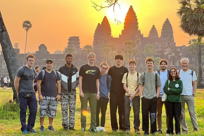 Angkor Wat Sunrise tour with Small - Group and Guide tours - How the guide affects the day