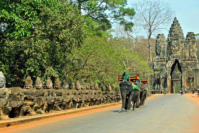 Angkor Wat Sunset Tour - Baphuon, the steep climb after Bayon