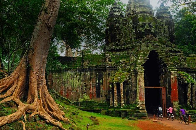 Angkor Wat Temples Tour with Entrance Ticket and Lunch - Angkor Thom and the South Gate