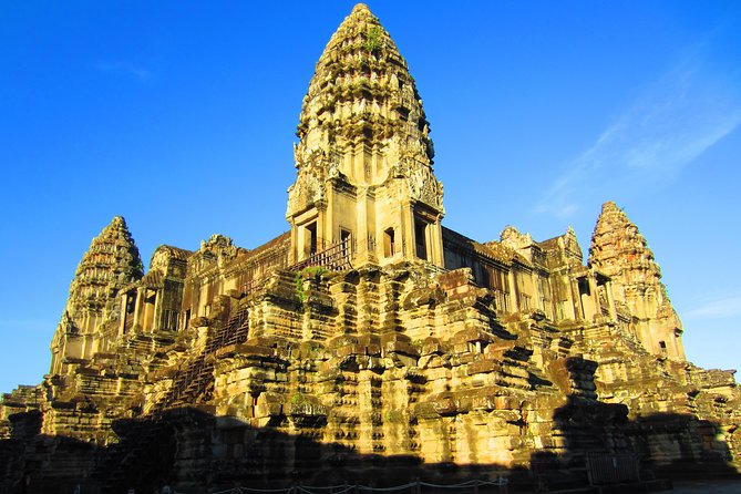 Angkor Wat Temples Tour with Entrance Ticket and Lunch - Lunch, water, and the practical comfort of the day