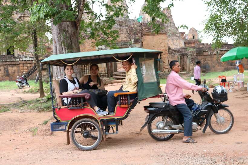 Angkor Wat: Tuk Tuk and Walking Tour - Angkor Thom, where the walking really begins