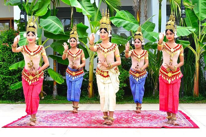 Apsara Dance Show with Dinner by Tuk-Tuk Roundtrip Transfer - A tuk-tuk ride that starts the evening