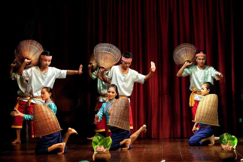 Apsara Performance include Dinner & hotel pick up - A Cambodian evening that keeps the planning light