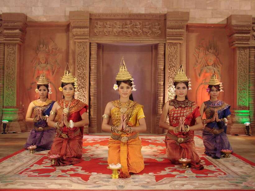 Apsara Performance include Dinner & hotel pick up - Starting dinner with the international buffet
