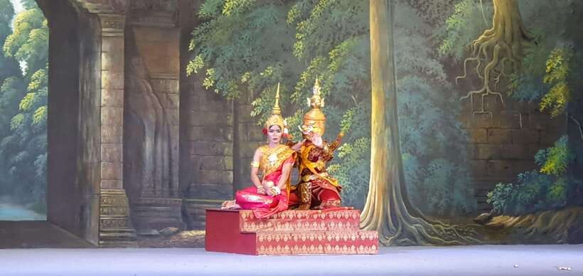 Apsara Performance Including Buffet Dinner & Hotel Pick up - Who will enjoy this evening most?