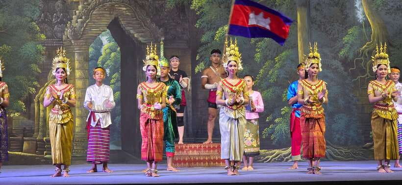Apsara Performance Including Buffet Dinner & Hotel Pick up - Entering the buffet restaurant