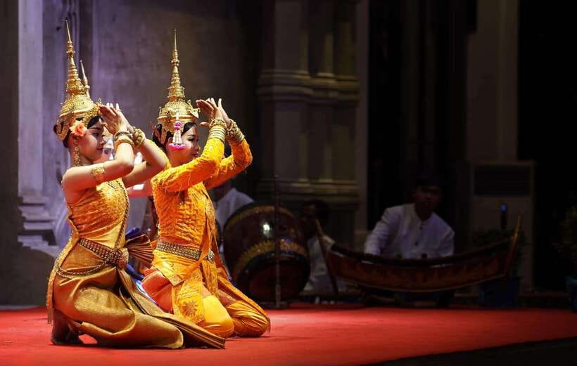 Apsara Traditional Dances & Local Buffet with Tuk-Tuk Ride - A Spacious Venue and a Large Buffet