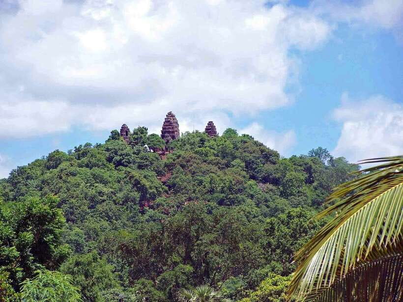 Bamboo Train, Banann Temple, Fruit Bat, Bat Cave, Sunset - Phnom Sampov and the painful story of the caves