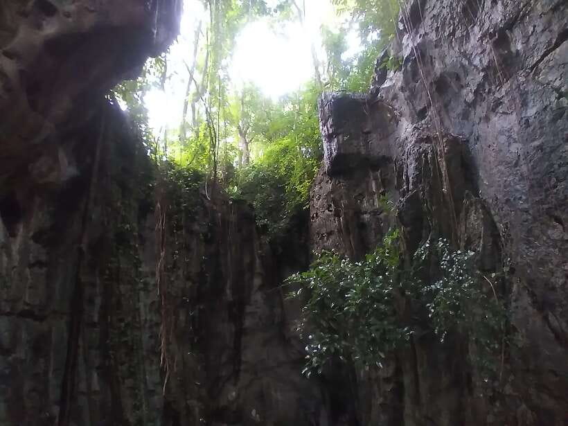 Bamboo train. Phnom Sampove cave. Bat cave and Banan Temple - Key points at a glance