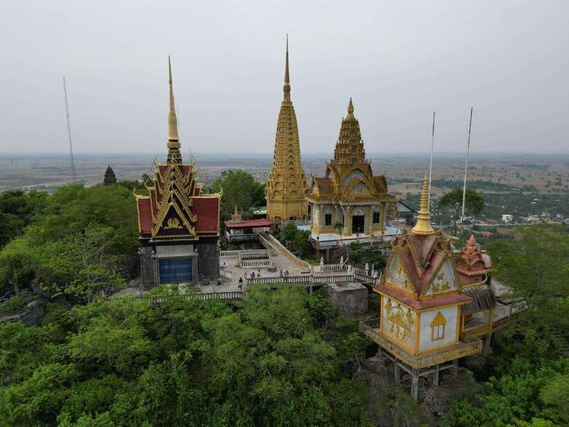 Bamboo train. Phnom Sampove cave. Bat cave and Banan Temple - The $24 price and what it really covers