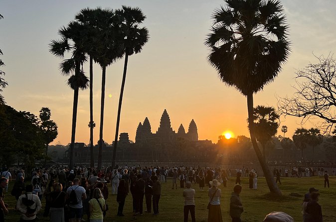 Bangkok to Angkor Wat 2 Days 1 Night by Flight - The guide and driver make the short schedule work
