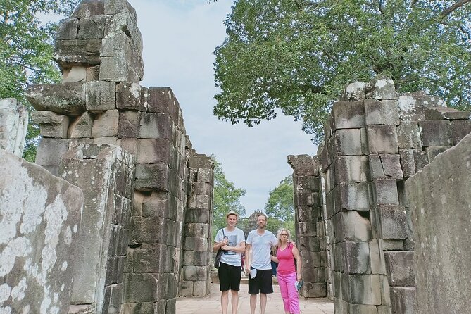Banteay Srei and Grand Circuit Heritage Tour from Siem Reap - Neak Pean offers a complete change of mood