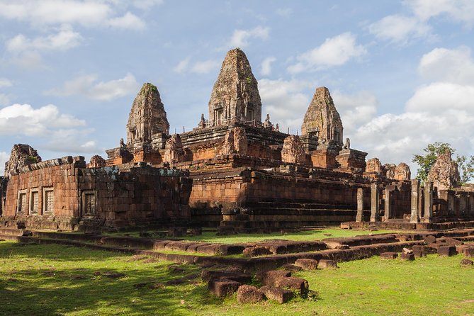 Banteay Srei & Angkor Big Circuit Tour - East Mebon explains a vanished reservoir