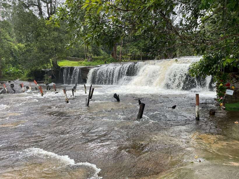 Banteay Srei, Kulen Waterfall & Beng Mealea Small-Group Tour - Kulen Waterfall: the day’s refreshing break