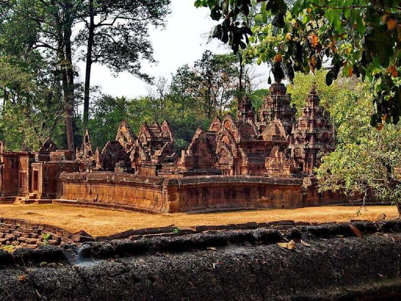 Bantreay Srei , Kbal Spean and Landmine Museum with Tuk Tuk - Banteay Srei’s small temple and precise carvings