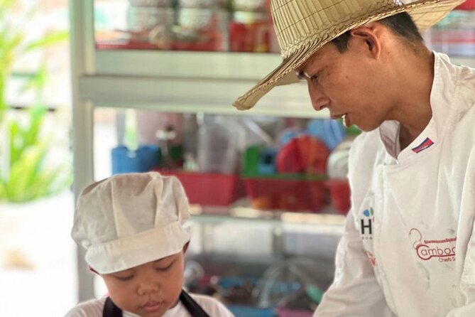Battambang: Cooking Class and Market Touring - Choosing Ingredients at a Battambang Market
