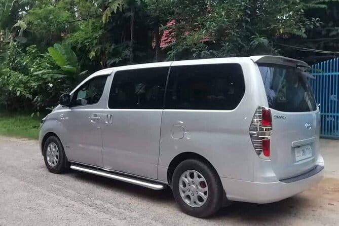 Border Transfer (Siem Reap to Thailand) - Siem Reap pickup and the road to Poipet