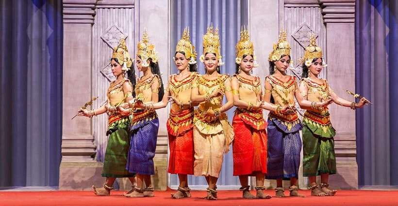 Buffet Dinner Apsara Show with hotel transfers - The buffet: Khmer dishes beside Asian and Western food