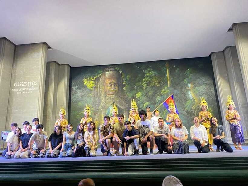 Cambodia: Absolute Traditional Dance Show with Buffet Dinner - What the English-speaking guide adds