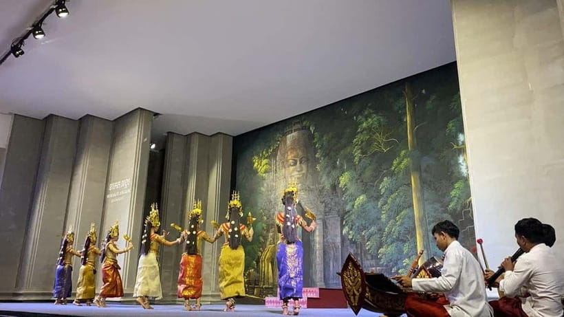 Cambodia: Absolute Traditional Dance Show with Buffet Dinner - Arriving from your hotel in Siem Reap