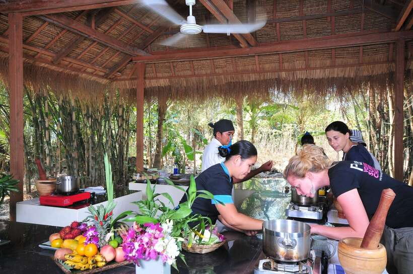 Cambodian Cooking Class from Siem Reap - Meeting a Khmer family in the village